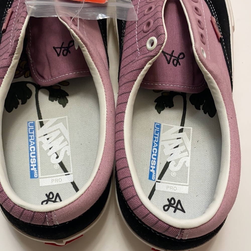 NWOB Vans Era pro purple /black
size: 11.5 - Picture 5 of 10